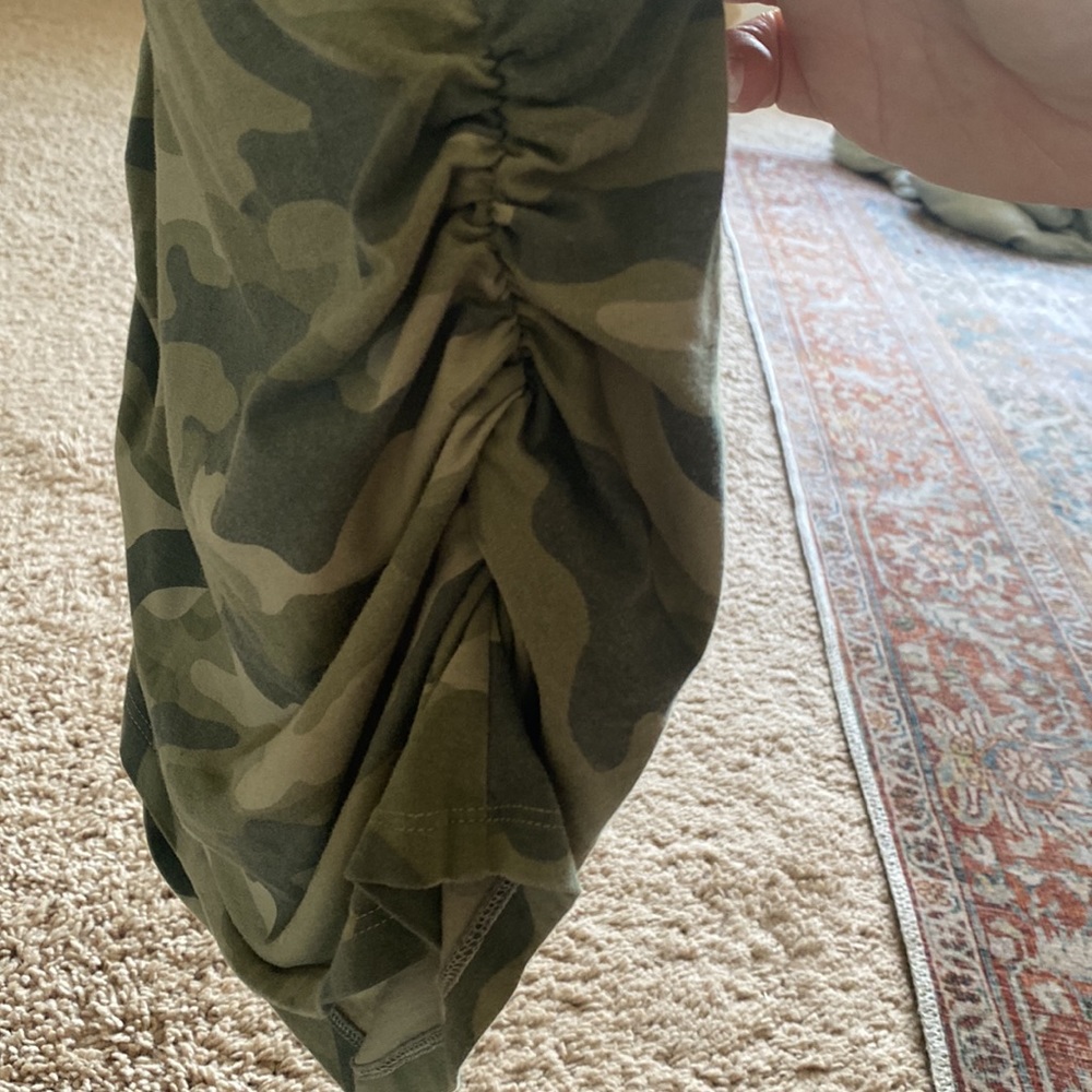 2- Pack Maternity Shirts - Picture 3 of 6
